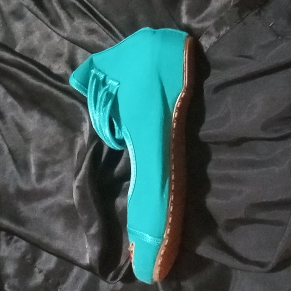 Shoes - Picture 4 of 5